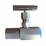 Needle valve with coupling adapter sleeve 